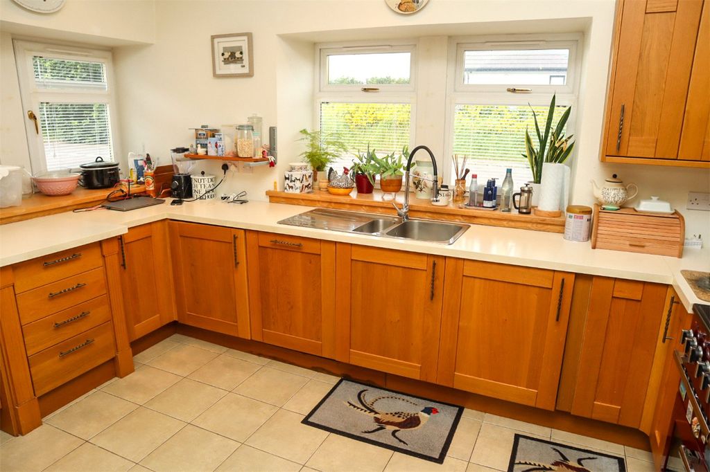 Property photo 2 of 27 Kitchen