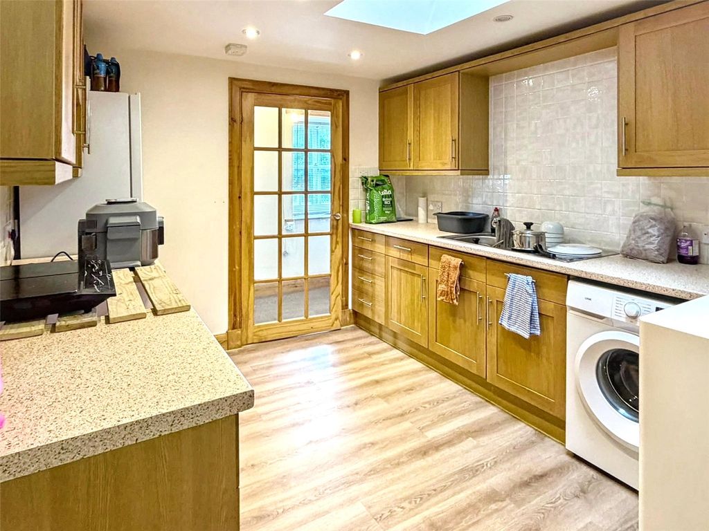Property photo 2 of 15 Picture No. 11