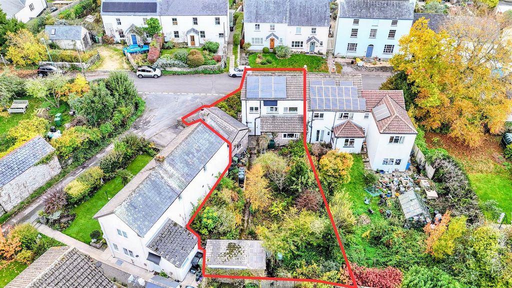 Property photo 2 of 20