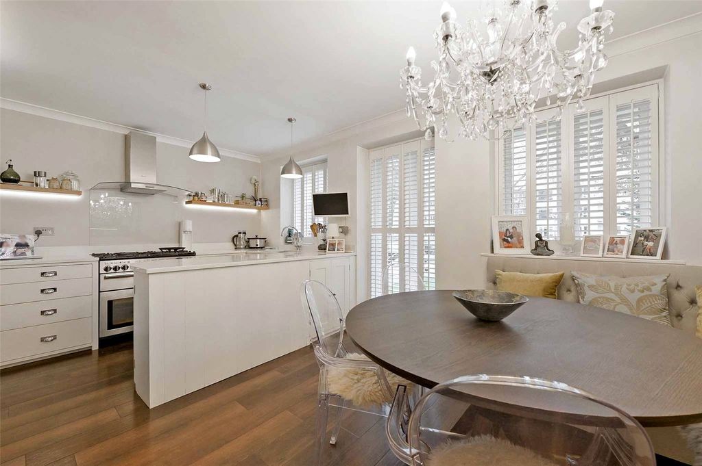 Property photo 3 of 18 Kichen/Dining