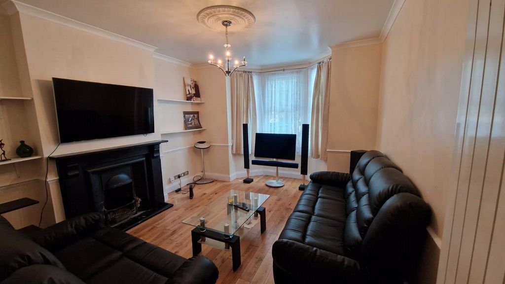 Property photo 2 of 14 Picture No. 29