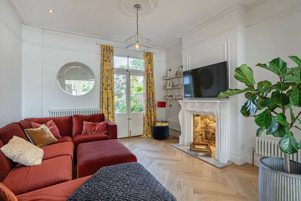 Additional image 12 of 5 bed detached house for saleNetley Street, Farnborough GU14