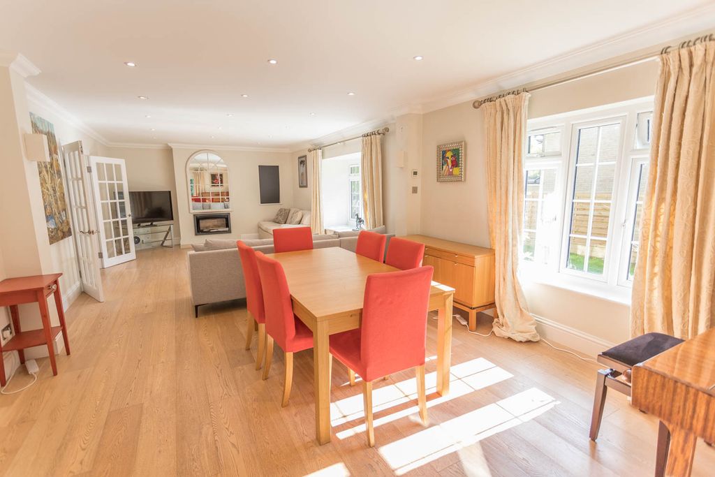 Property photo 2 of 32 Living Room/Dining Room