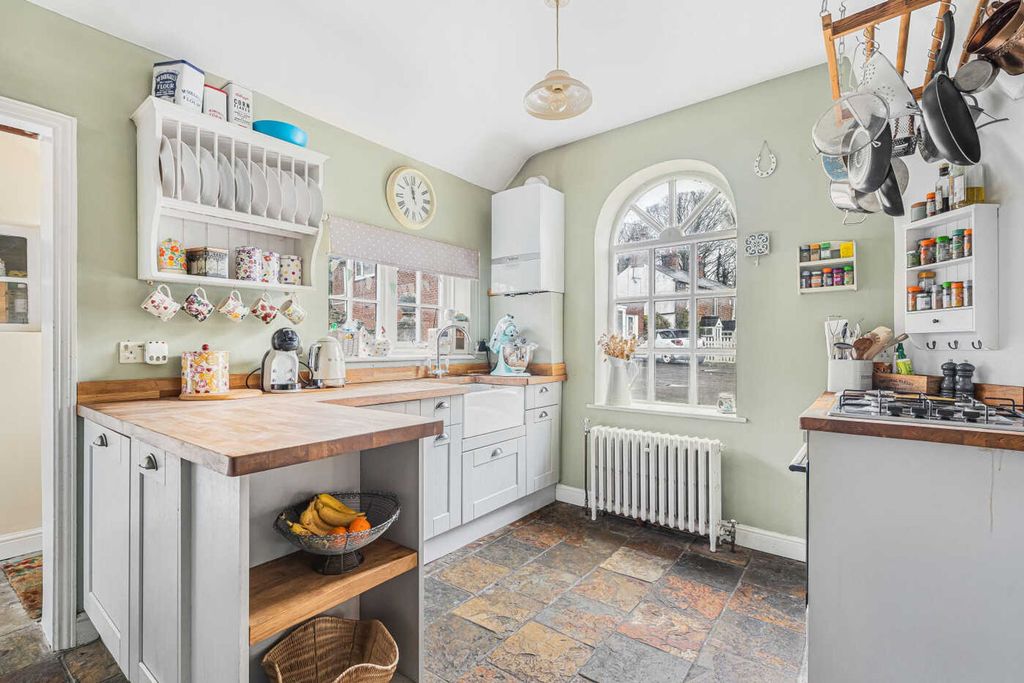 Property photo 3 of 16