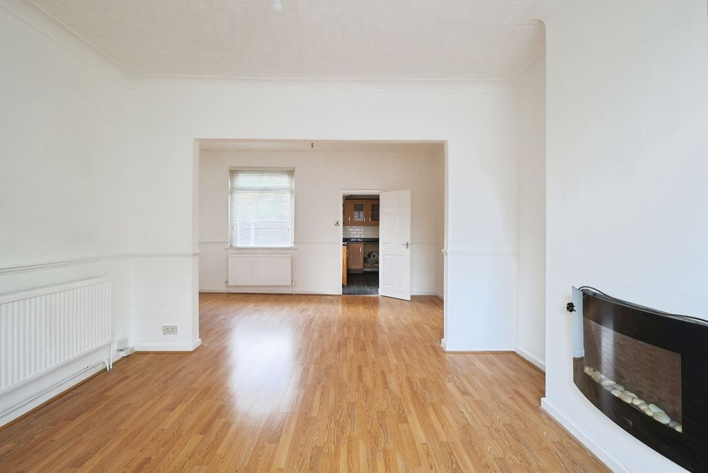 Property photo 2 of 17 Photo