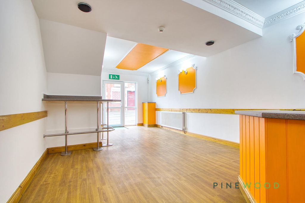 Property photo 2 of 27 Store