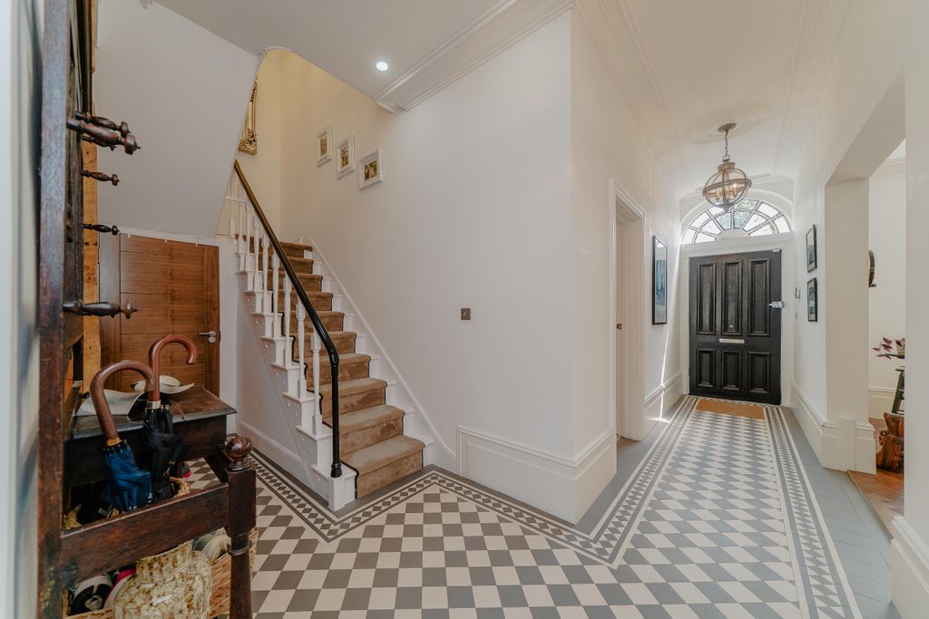 Property photo 2 of 38