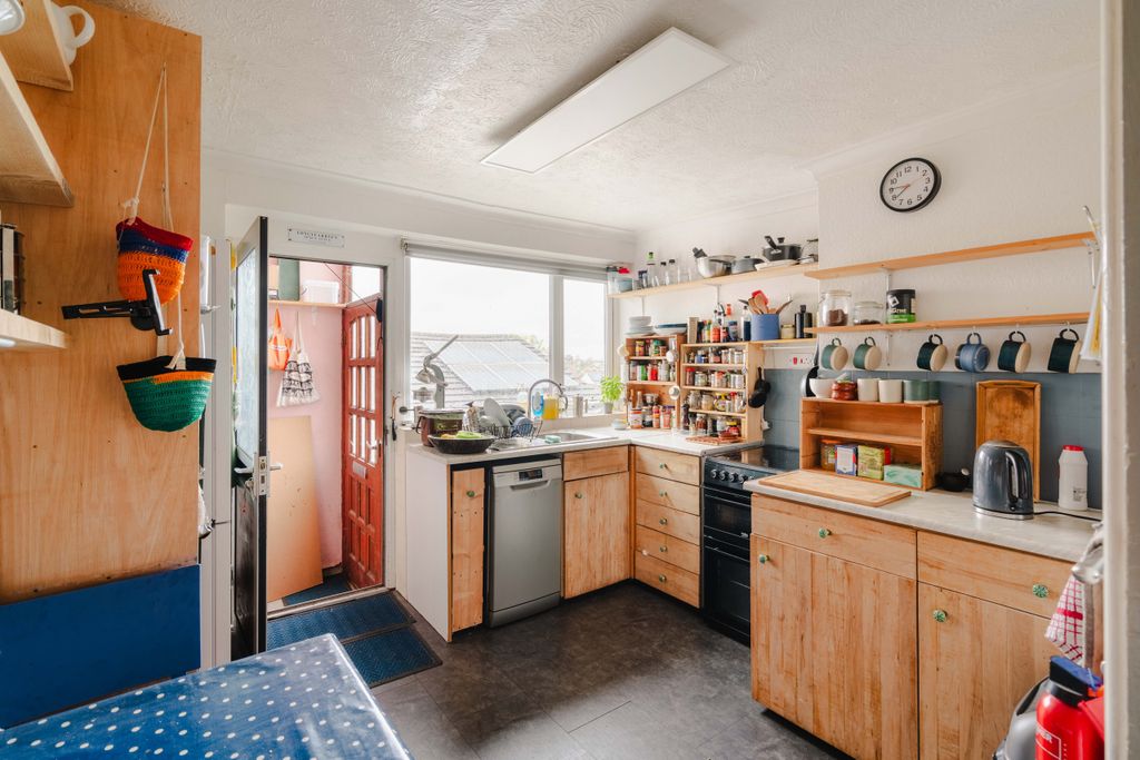 Property photo 2 of 16 3