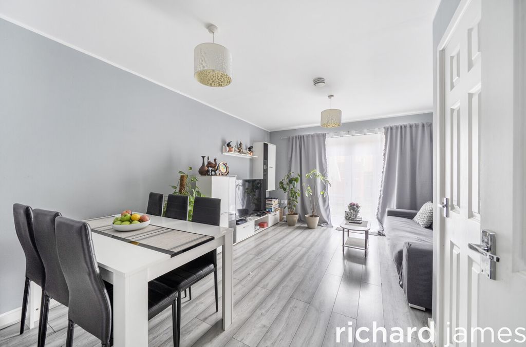Property photo 2 of 12 9c069042F9254Be5ba4Ab3A322F30d96