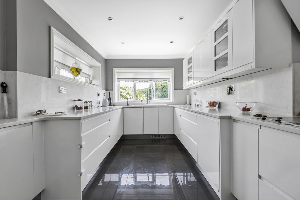 Property photo 3 of 15 Kitchen