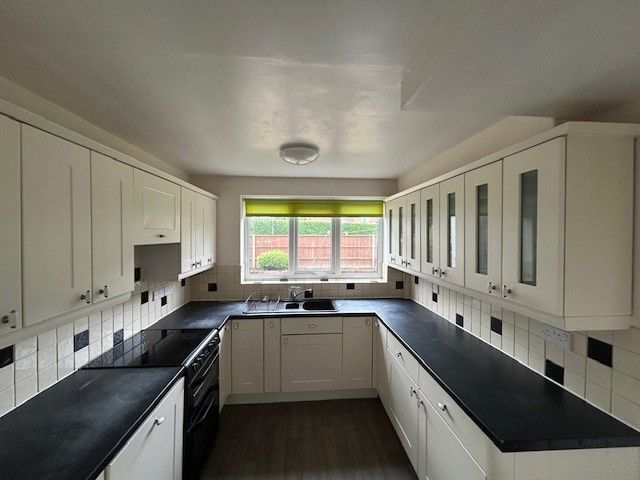 Property photo 2 of 12 Kitchen