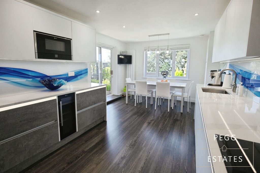 Property photo 3 of 39