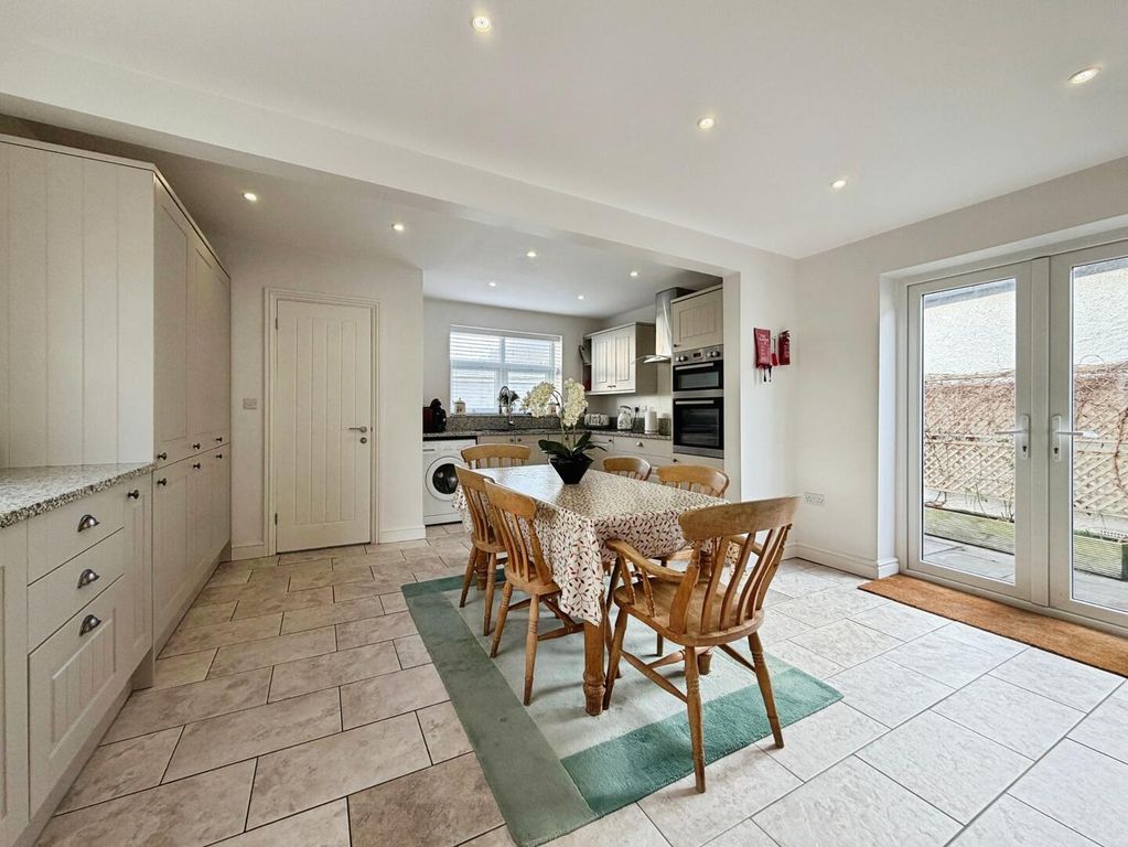 Property photo 3 of 15 Kitchen