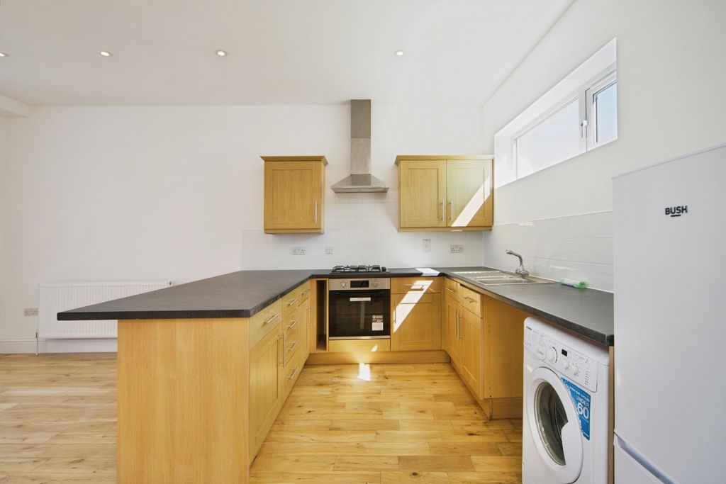 Property photo 3 of 21 Pbox-Img.Jpg
