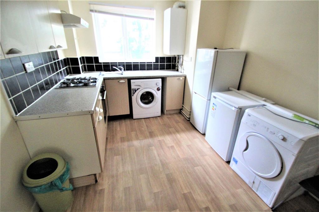 Property photo 2 of 7 Kitchen