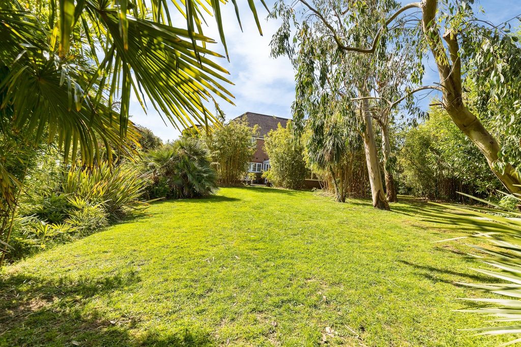 Property photo 2 of 20