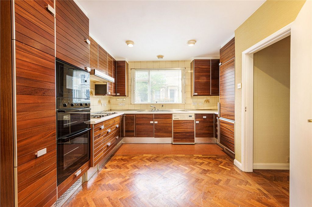 Property photo 3 of 14 Kitchen