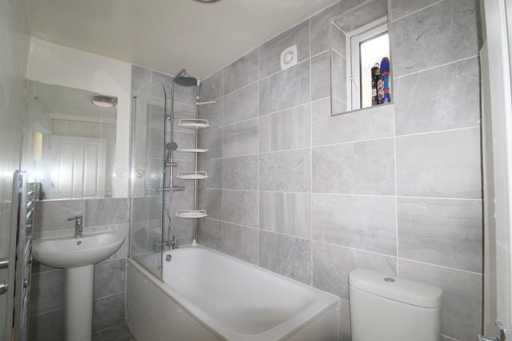 Property photo 2 of 14 Bathroom