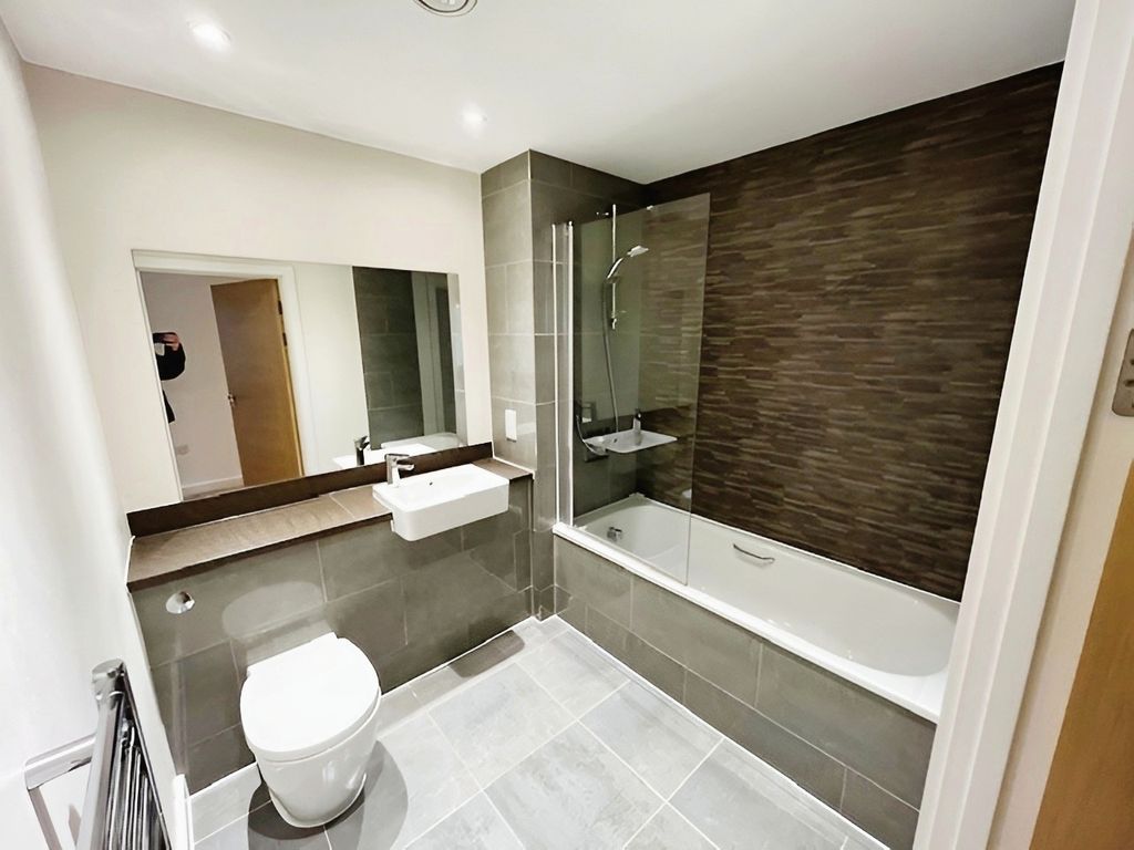 Property photo 2 of 8 Main Bathroom