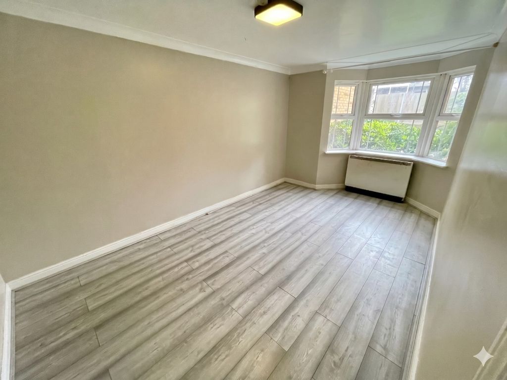 Property photo 2 of 7 4953953