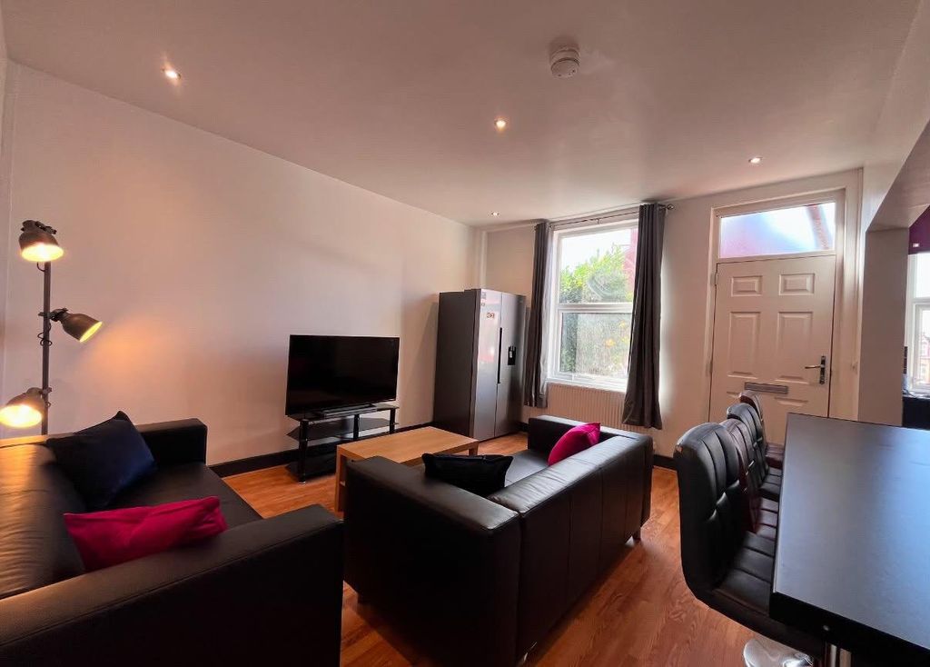 Property photo 3 of 11 Picture No. 04