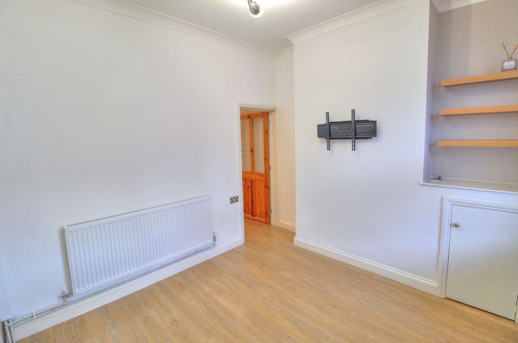 Property photo 2 of 20 Dining/Sitting Room