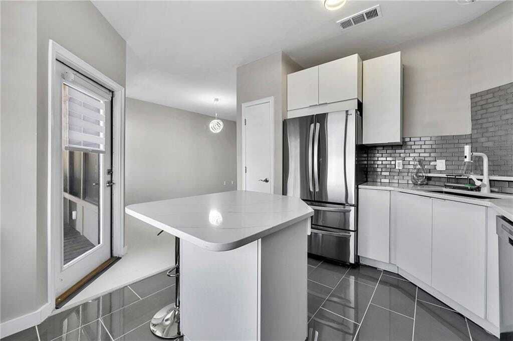 Property photo 3 of 16 <Alttext/>
