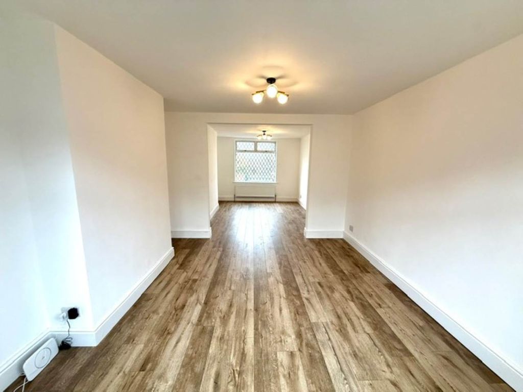 Property photo 2 of 31 Lounge