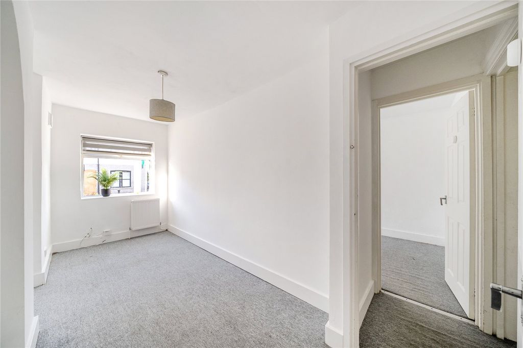 Property photo 2 of 15 Picture No. 04