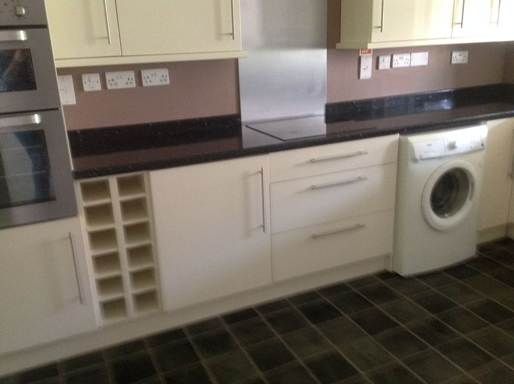 Property photo 3 of 9 Kitchen
