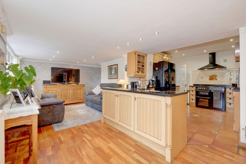 Property photo 3 of 50