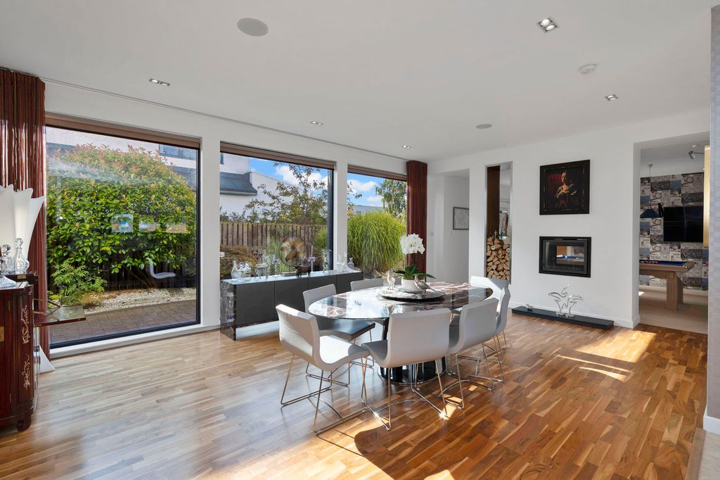 Property photo 3 of 35