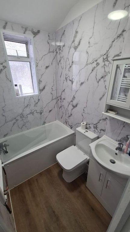 Property photo 3 of 11 Shared Bathroom