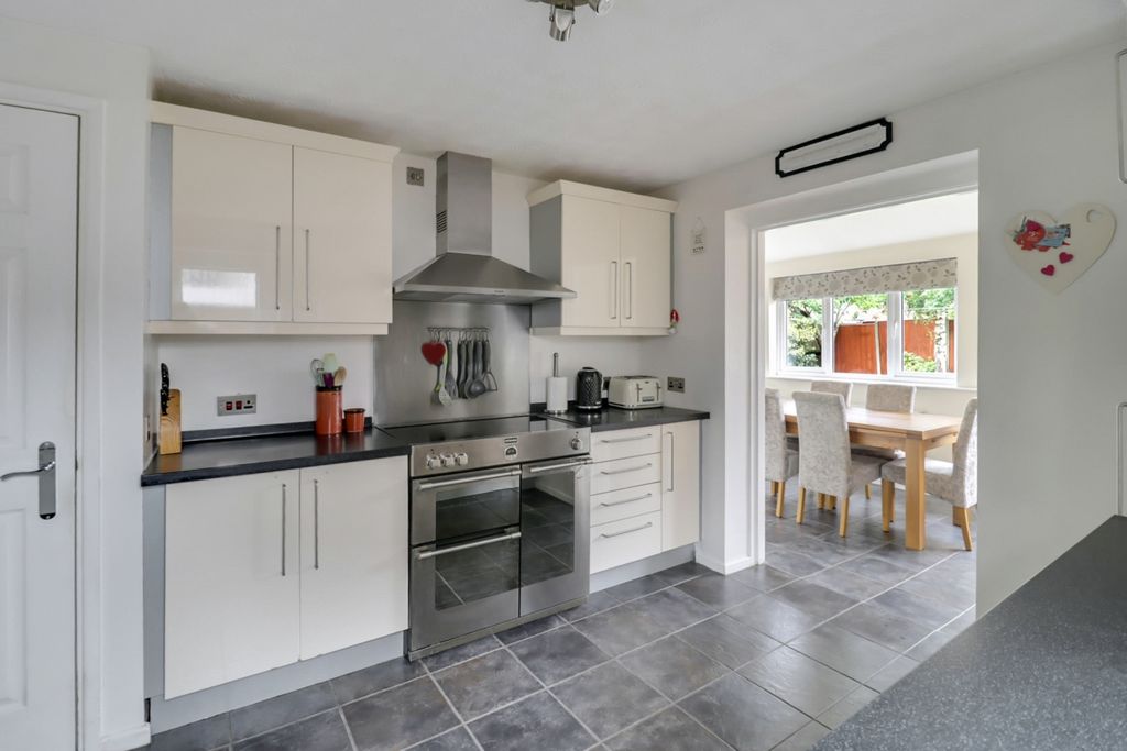 Property photo 3 of 19 Kitchen