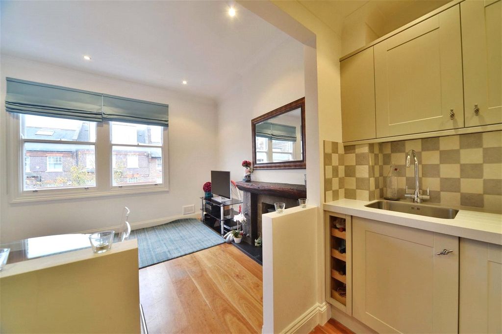 Property photo 3 of 9 Kitchen