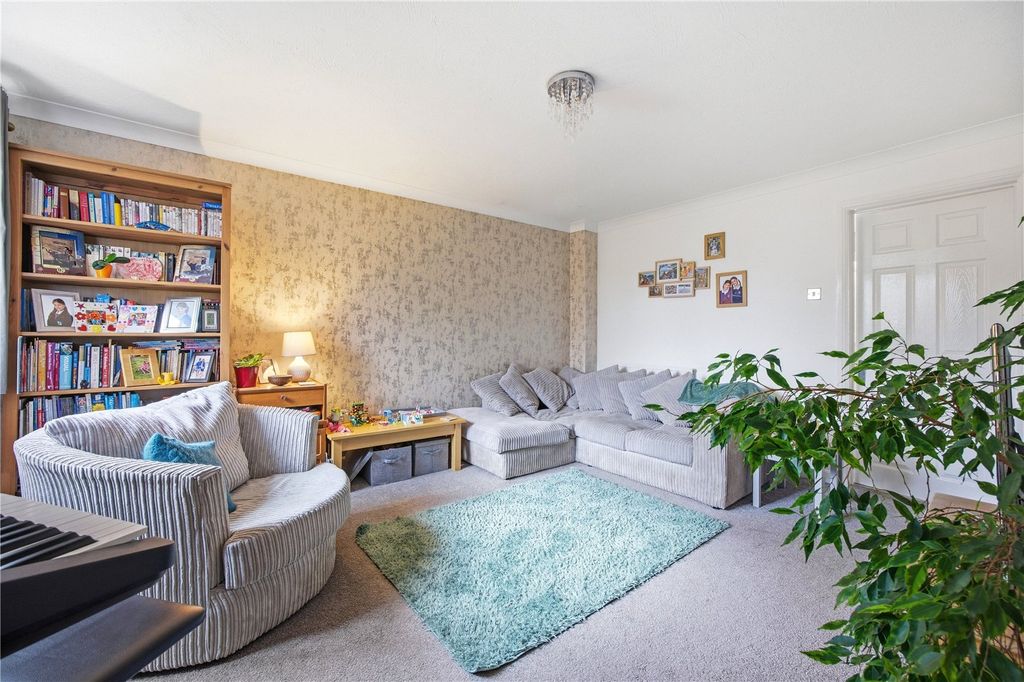 Property photo 2 of 17 Picture No. 11