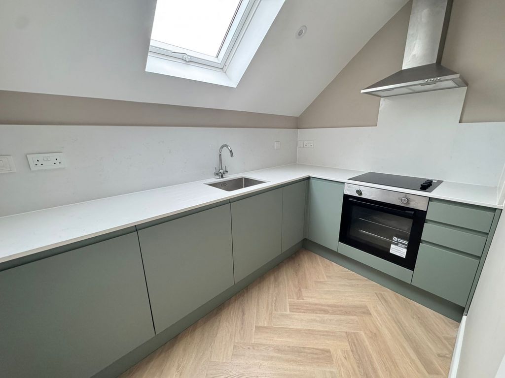 Property photo 1 of 7 3 Bed Flat To Rent High Road, London N12