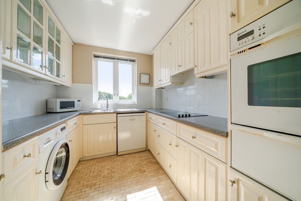 Property photo 3 of 19 1323944-21-686ce8...