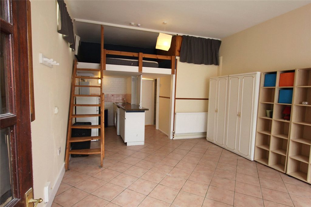 Property photo 2 of 6 Picture No. 10