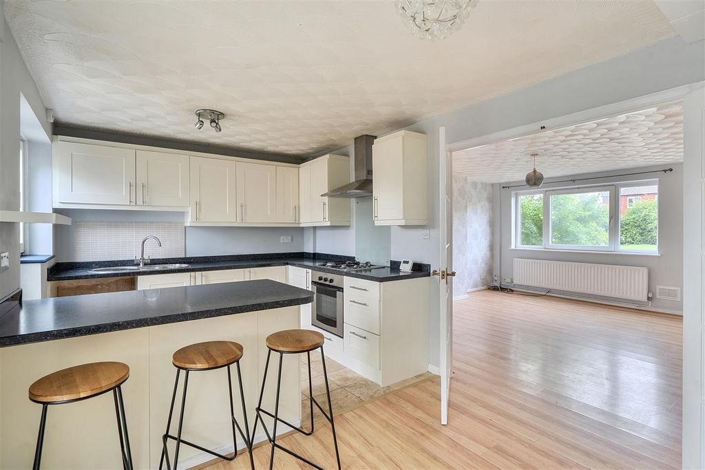 Property photo 3 of 14 Kitchen/Dining Room
