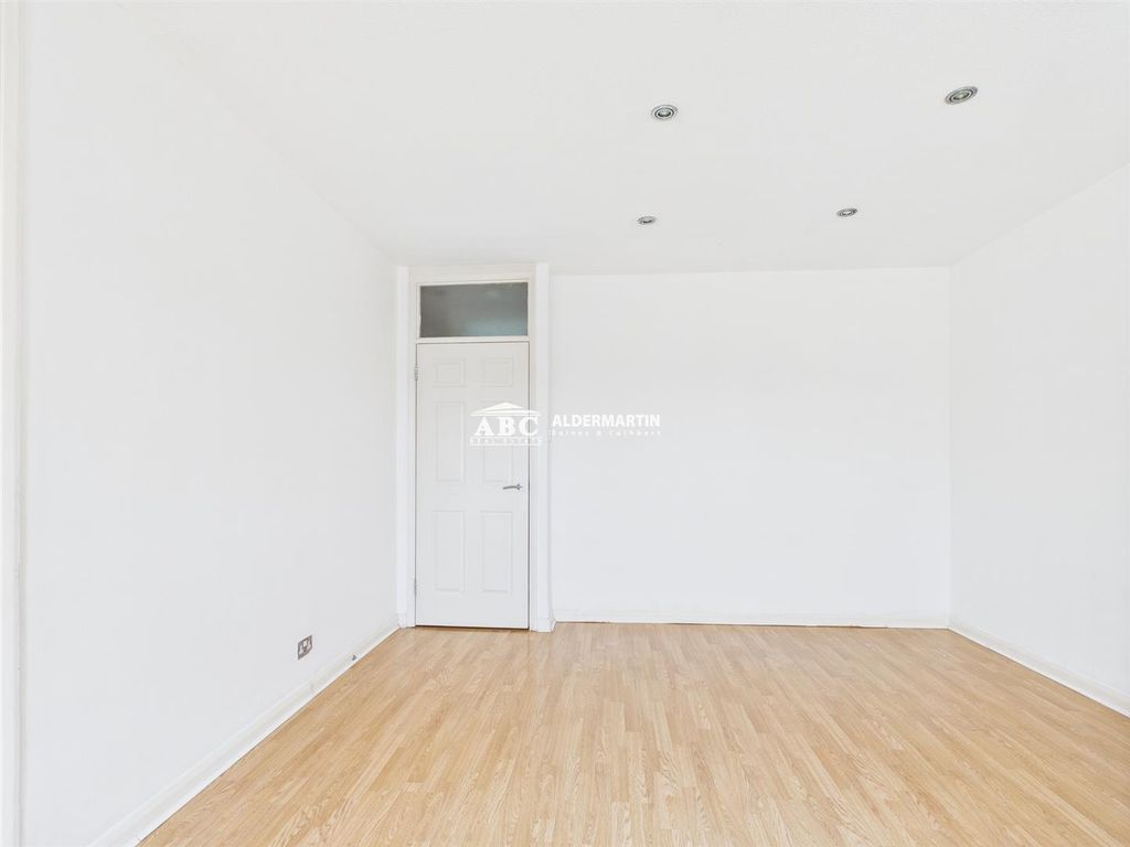 Property photo 2 of 10 Cam03827G0-Pr0069-Still007.Jpg