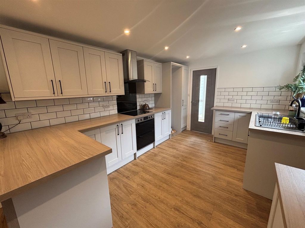 Property photo 2 of 7 Kitchen.Jpg
