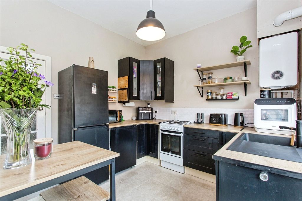 Property photo 2 of 17 Breakfast Kitchen