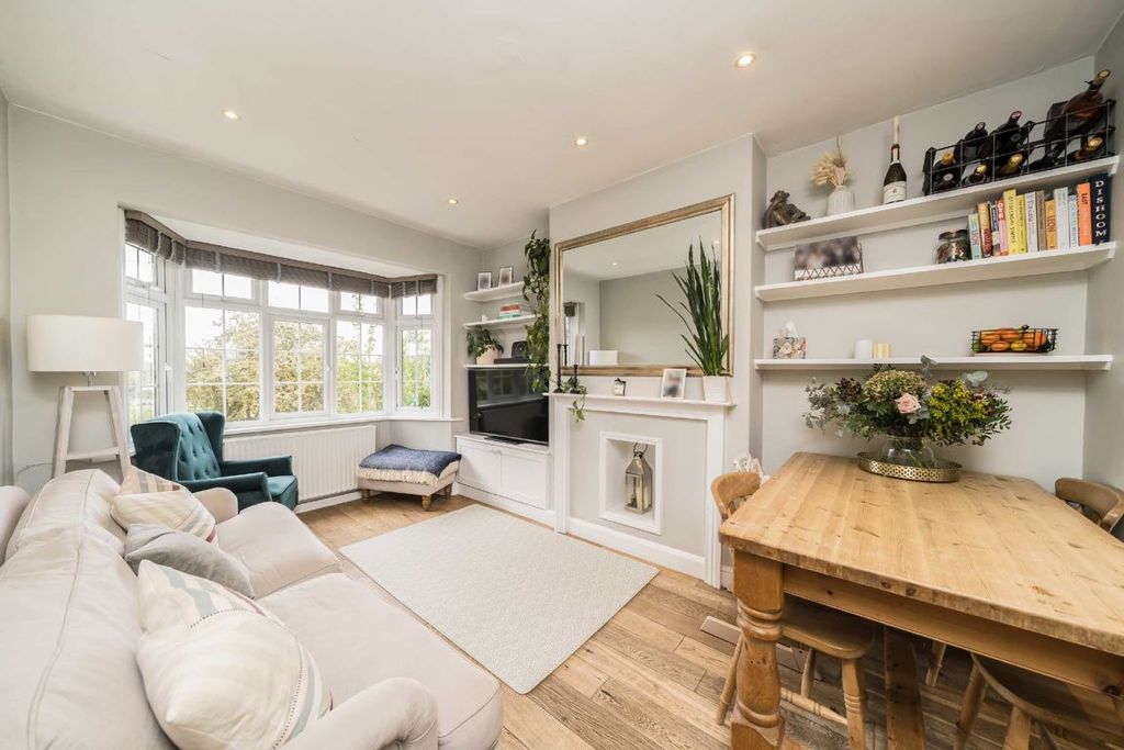 Property photo 2 of 8