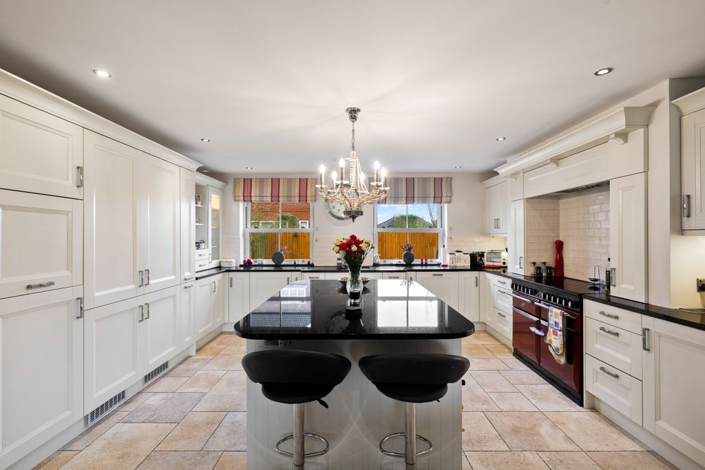 Property photo 3 of 32