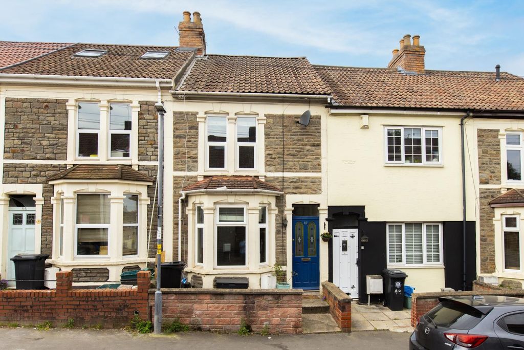 Property photo 2 of 29 47 Charlton Road-29.Jpg