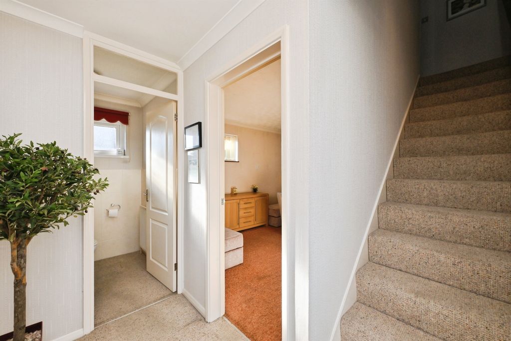 Property photo 2 of 20