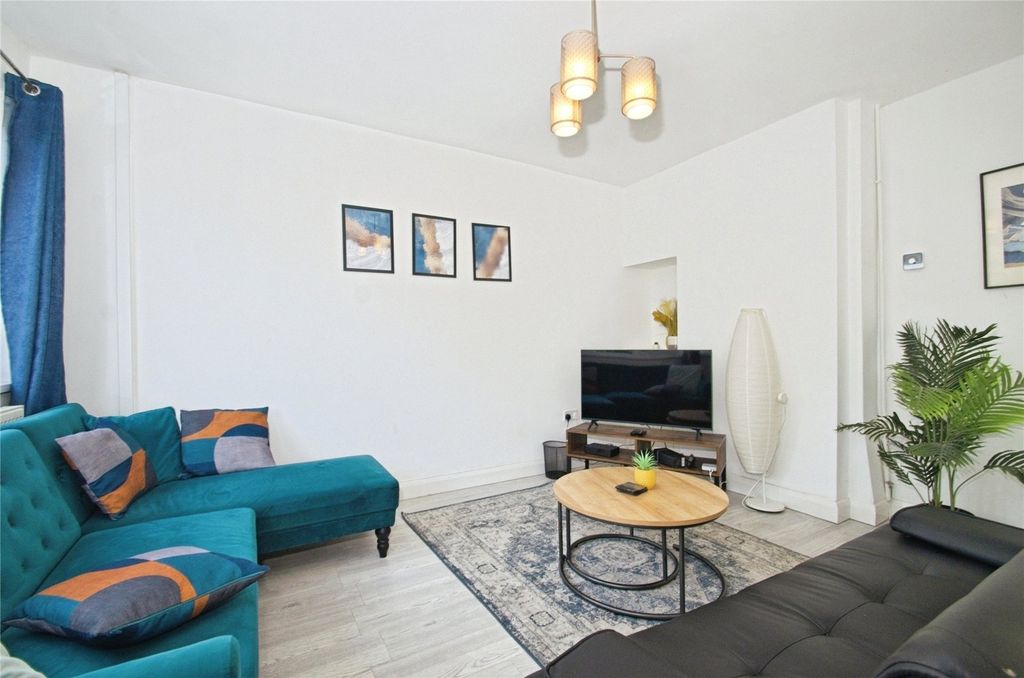 Property photo 2 of 24 Picture No. 13