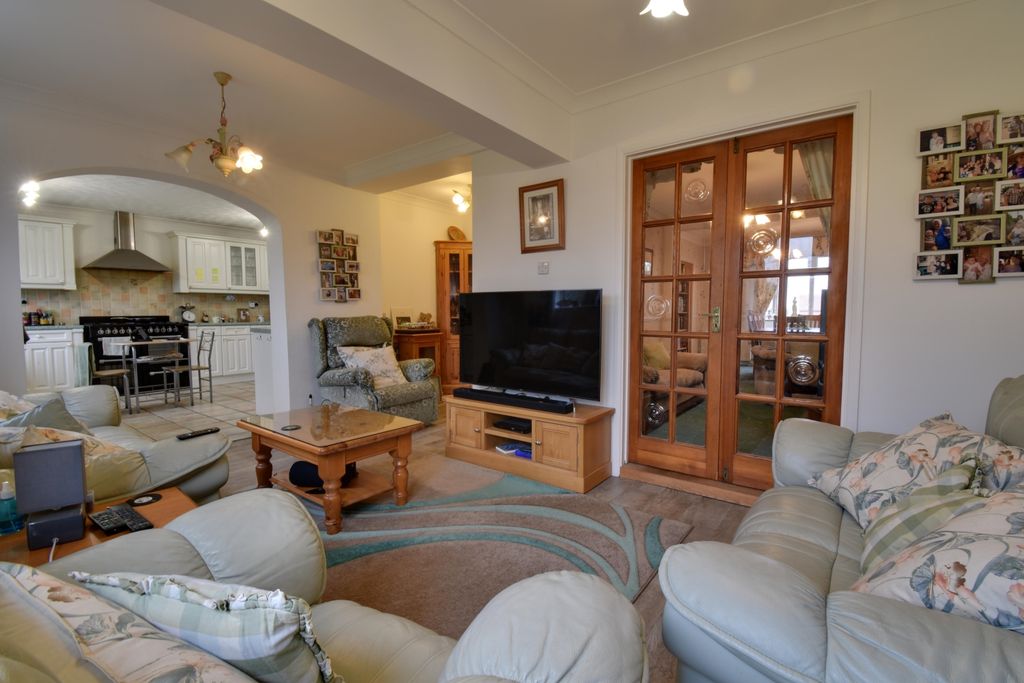 Property photo 2 of 14 Dsc_0584-Dsc_0586