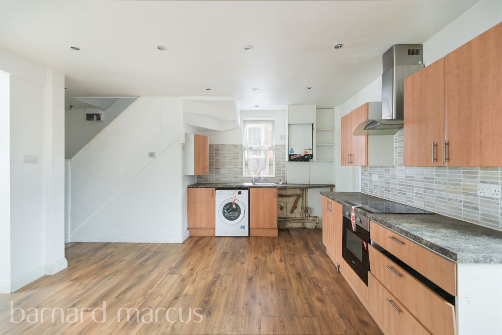 Property photo 2 of 8